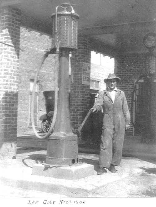 lee_cole_r.jpg (126883 bytes)